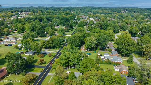 10003 3rd Street Rd, Louisville, KY 40272