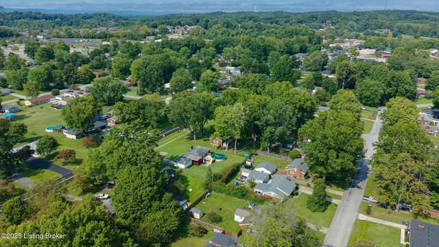 10003 3rd Street Rd, Louisville, KY 40272