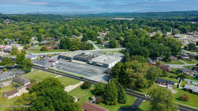10003 3rd Street Rd, Louisville, KY 40272