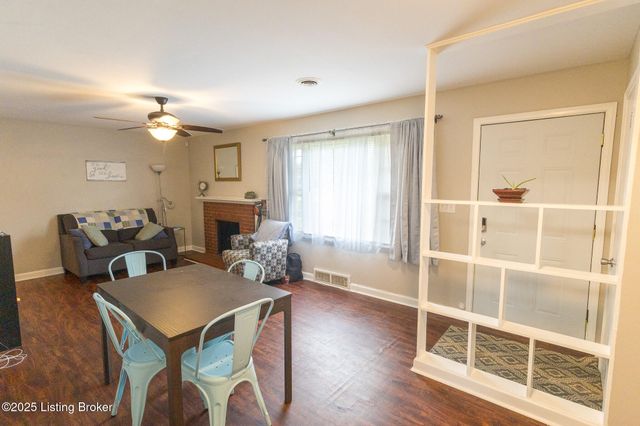 10003 3rd Street Rd, Louisville, KY 40272