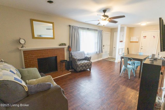 10003 3rd Street Rd, Louisville, KY 40272