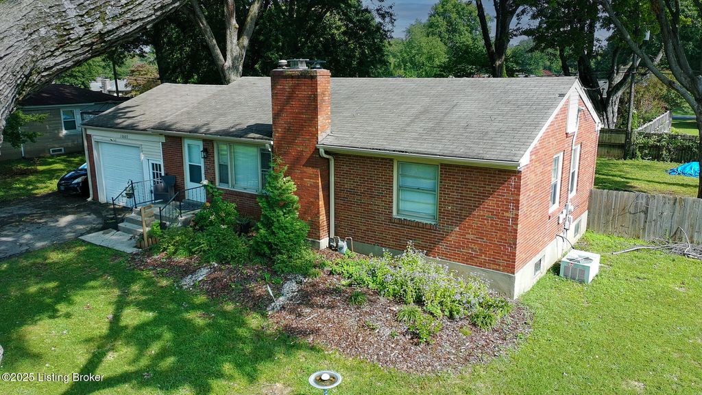 10003 3rd Street Rd, Louisville, KY 40272