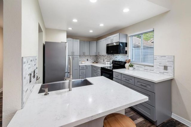 930 Via Mil Cumbres 170, Solana Beach, CA 92075