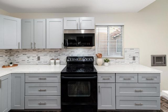 930 Via Mil Cumbres 170, Solana Beach, CA 92075