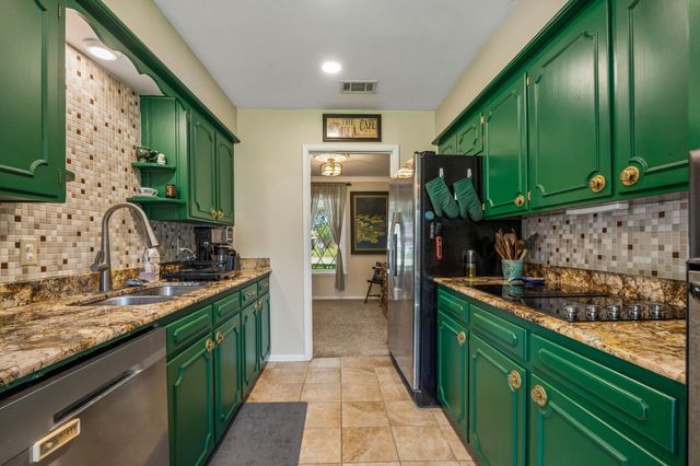 901 Raintree Road, Fort Worth, TX 76103