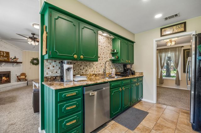 901 Raintree Road, Fort Worth, TX 76103