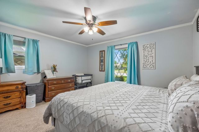 901 Raintree Road, Fort Worth, TX 76103