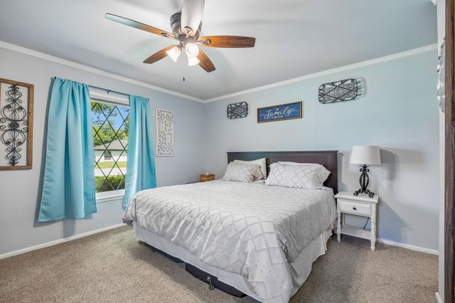 901 Raintree Road, Fort Worth, TX 76103