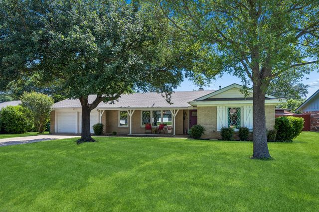 901 Raintree Road, Fort Worth, TX 76103