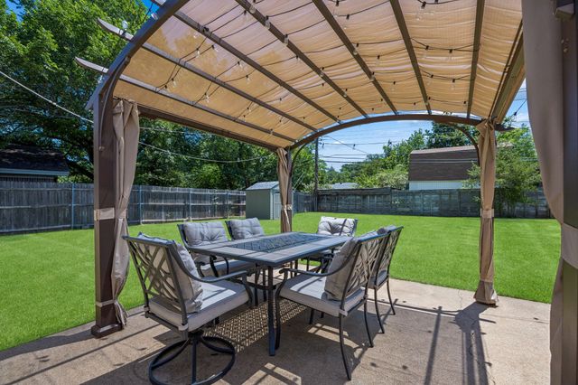 901 Raintree Road, Fort Worth, TX 76103