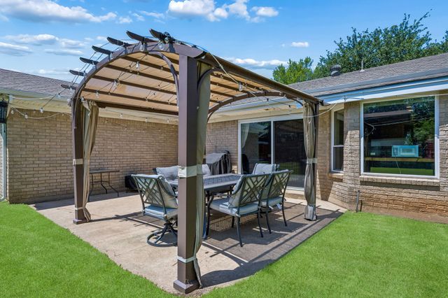 901 Raintree Road, Fort Worth, TX 76103