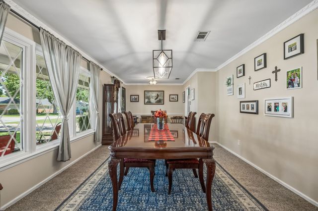 901 Raintree Road, Fort Worth, TX 76103