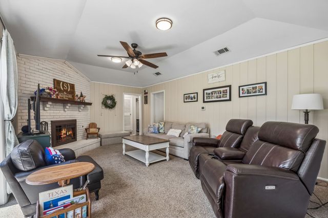 901 Raintree Road, Fort Worth, TX 76103