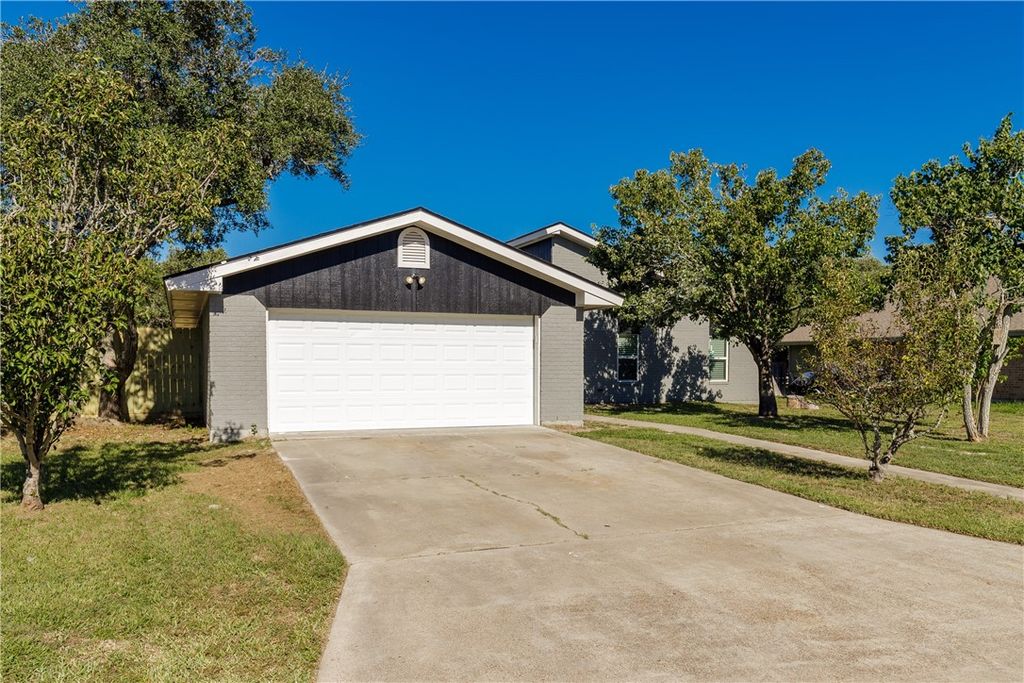 110 Wehring Lane, Aransas Pass, TX 78336 — photo 2