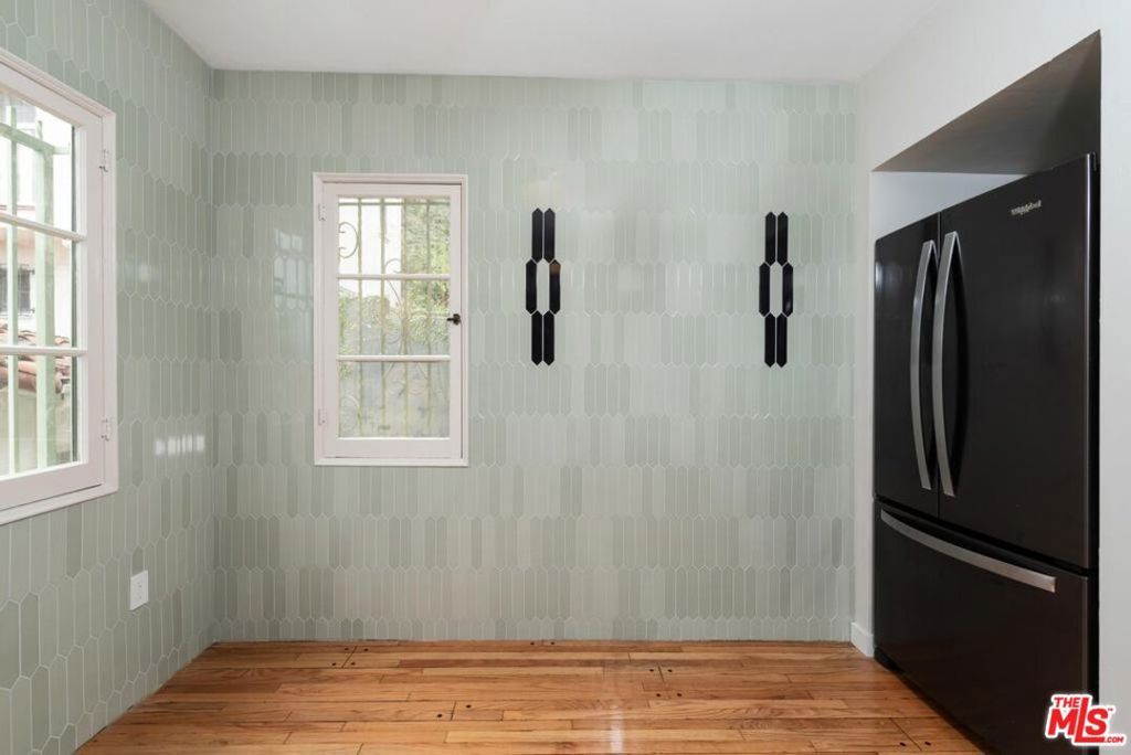 Image 11 of property listing at 3725 Arbolada Road, Los Angeles, CA 90027