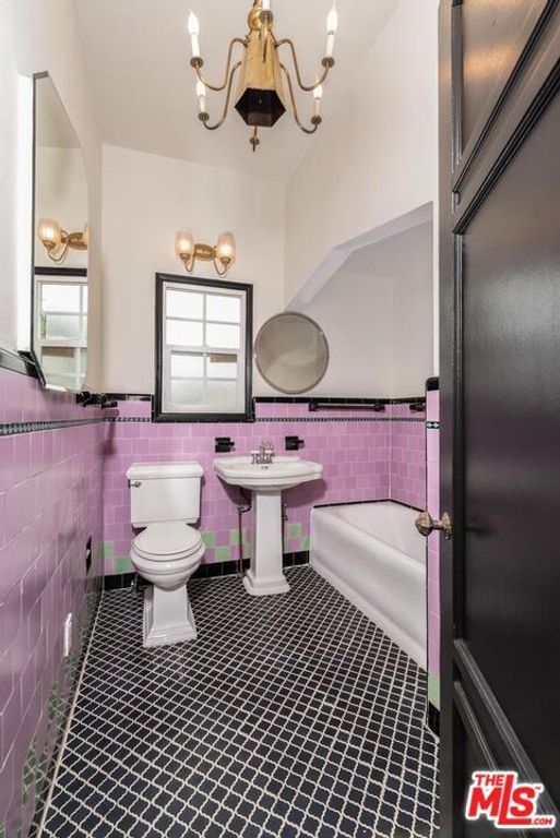 Image 14 of property listing at 3725 Arbolada Road, Los Angeles, CA 90027