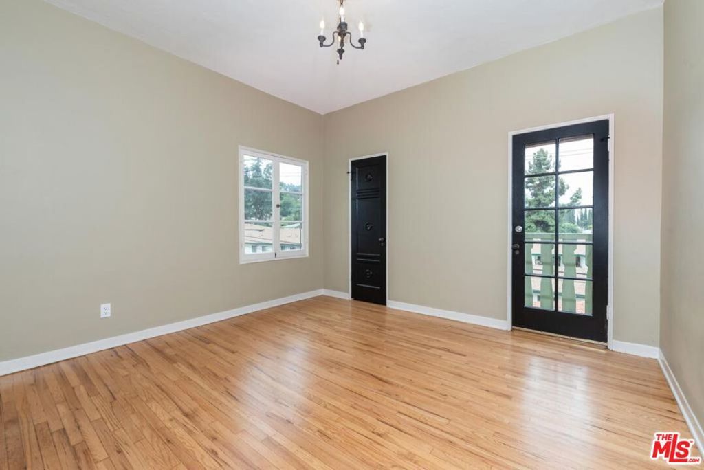 Image 16 of property listing at 3725 Arbolada Road, Los Angeles, CA 90027