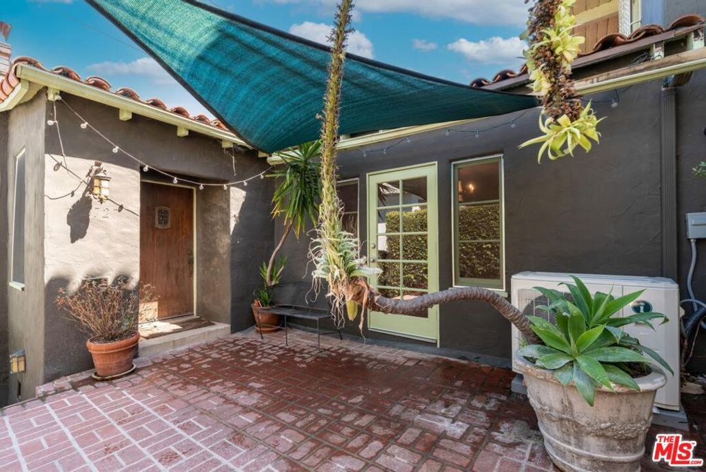 Image 20 of property listing at 3725 Arbolada Road, Los Angeles, CA 90027