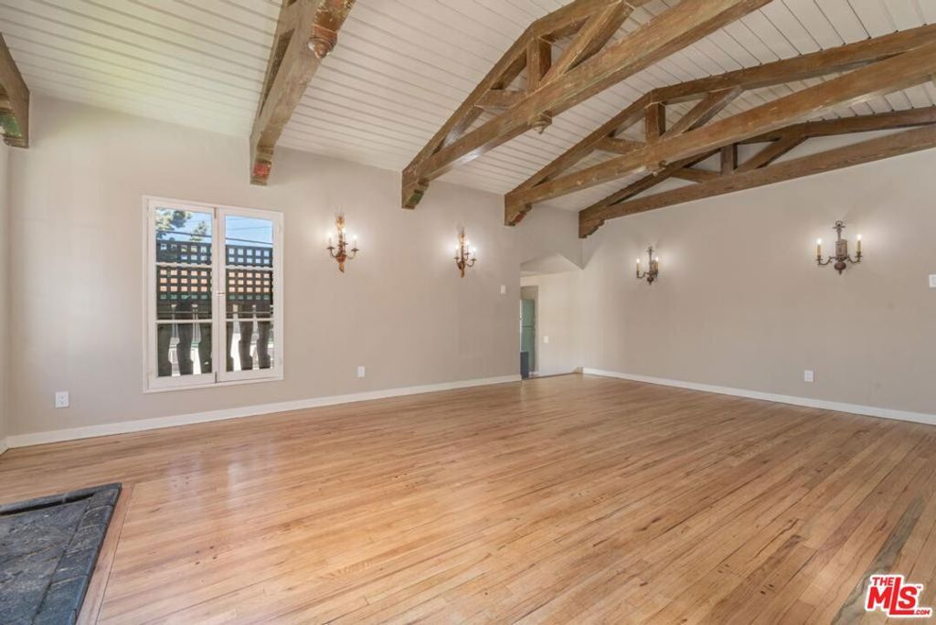 Image 21 of property listing at 3725 Arbolada Road, Los Angeles, CA 90027