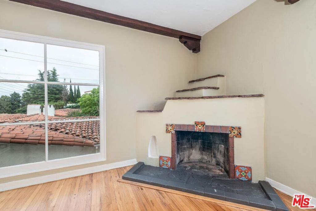 Image 4 of property listing at 3725 Arbolada Road, Los Angeles, CA 90027