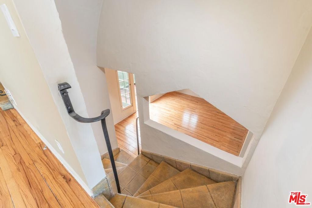 Image 5 of property listing at 3725 Arbolada Road, Los Angeles, CA 90027