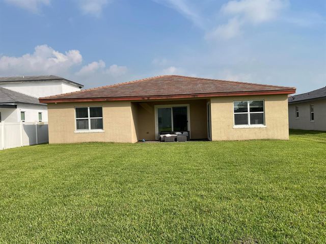 7413 NW Greenspring Street, Port St. Lucie, FL 34987