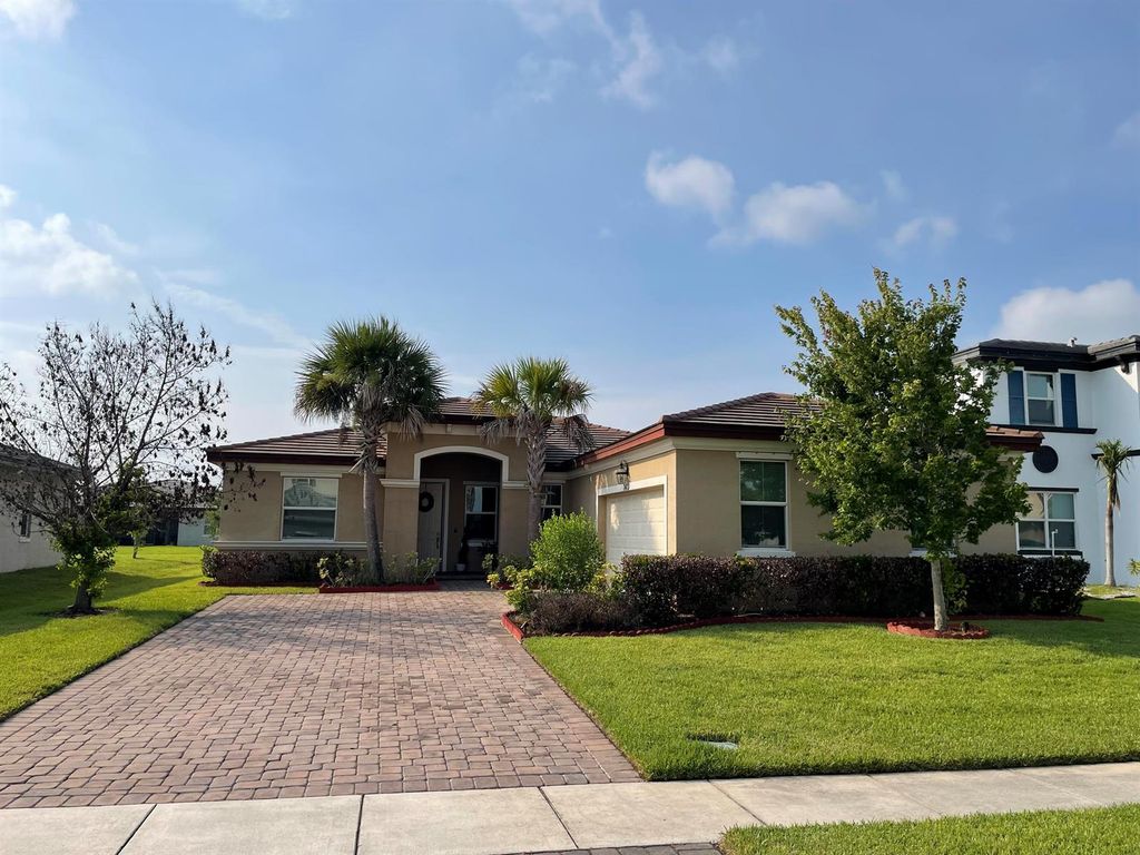 7413 NW Greenspring Street, Port St. Lucie, FL 34987