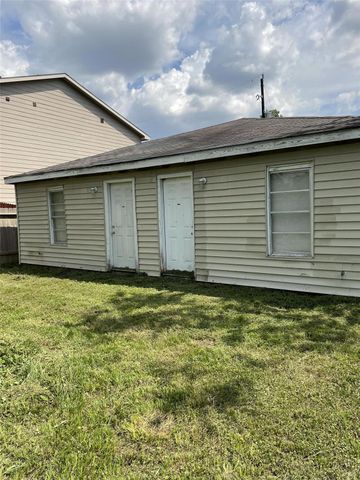 301 Connecticut Street, Houston, TX 77029