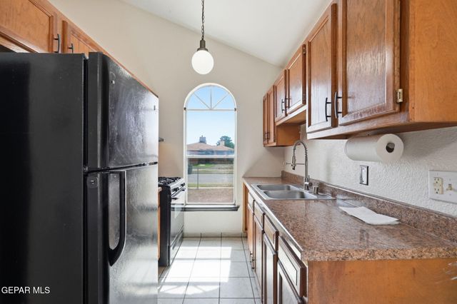 10905 DIZZY DEAN Place, El Paso, TX 79934