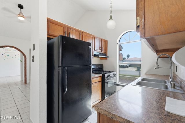 10905 DIZZY DEAN Place, El Paso, TX 79934