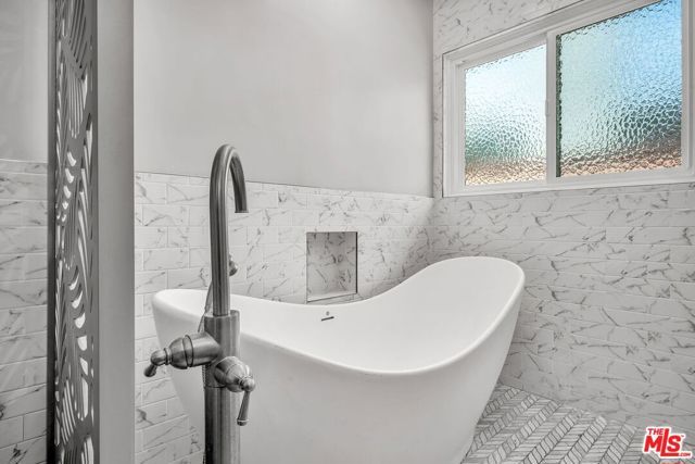 8732 Villanova Avenue, Los Angeles, CA 90045