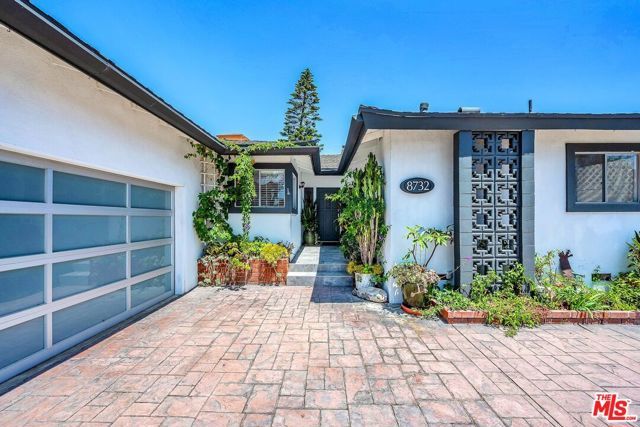 8732 Villanova Avenue, Los Angeles, CA 90045