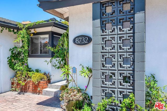 8732 Villanova Avenue, Los Angeles, CA 90045
