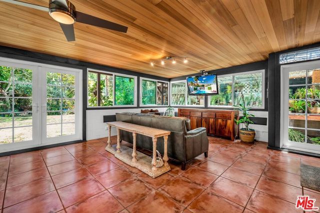 8732 Villanova Avenue, Los Angeles, CA 90045