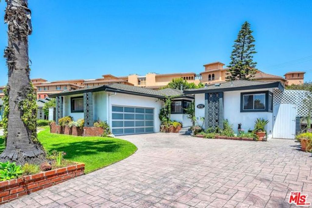 8732 Villanova Avenue, Los Angeles, CA 90045