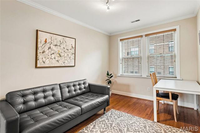 827 Westwood Drive 3E, Clayton, MO 63105