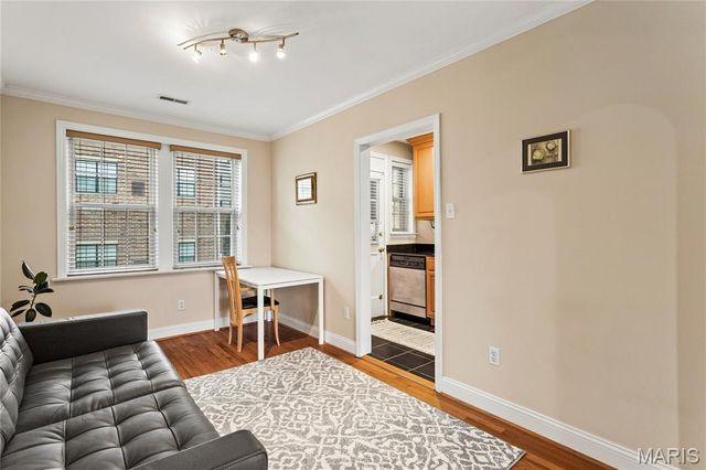 827 Westwood Drive 3E, Clayton, MO 63105