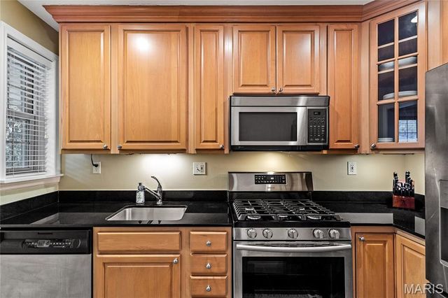 827 Westwood Drive 3E, Clayton, MO 63105
