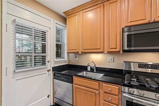 827 Westwood Drive 3E, Clayton, MO 63105
