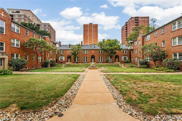 827 Westwood Drive 3E, Clayton, MO 63105