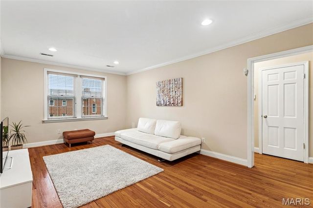 827 Westwood Drive 3E, Clayton, MO 63105