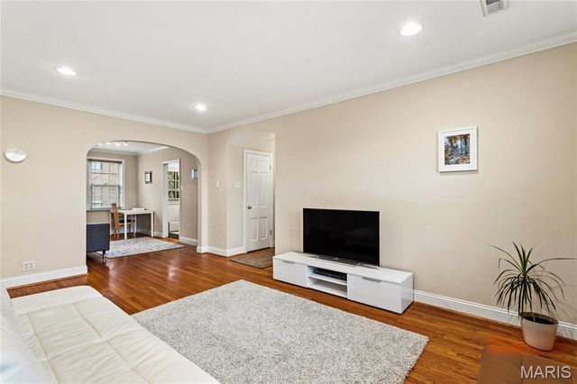 827 Westwood Drive 3E, Clayton, MO 63105