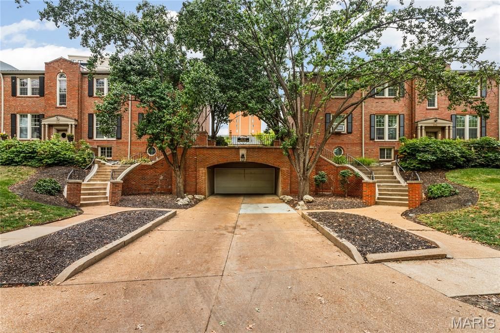 827 Westwood Drive 3E, Clayton, MO 63105