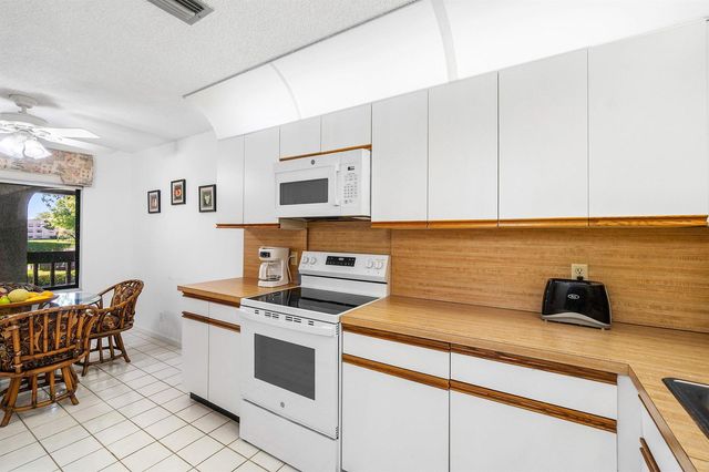10137 Mangrove Drive 203, Boynton Beach, FL 33437