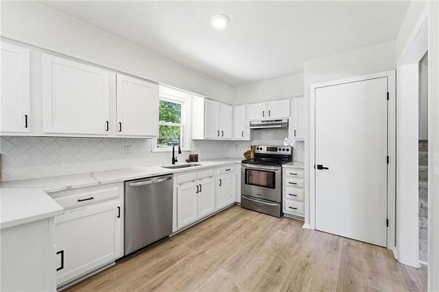 13309 Park Hills Drive, Grandview, MO 64030