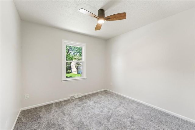 13309 Park Hills Drive, Grandview, MO 64030