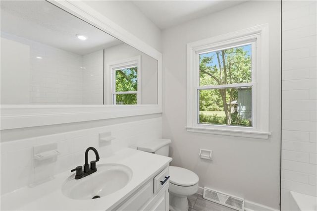 13309 Park Hills Drive, Grandview, MO 64030