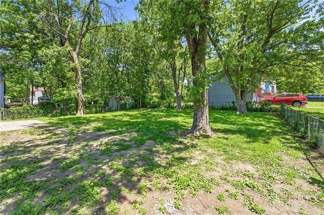 13309 Park Hills Drive, Grandview, MO 64030