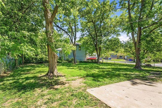 13309 Park Hills Drive, Grandview, MO 64030