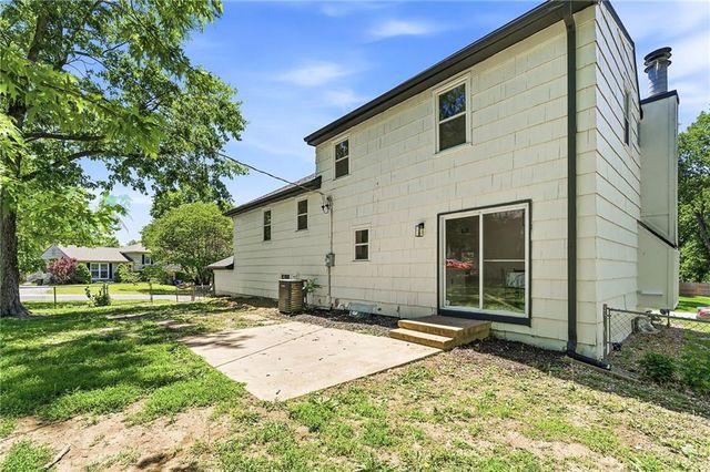 13309 Park Hills Drive, Grandview, MO 64030